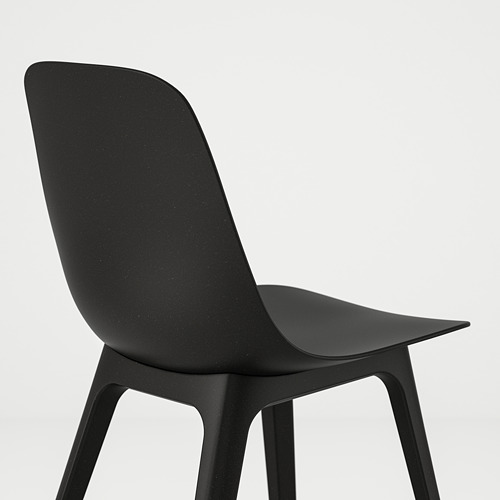 Silla moderna negra, diseño curvo, asiento cómodo, fácil configuración, hogar/oficina.