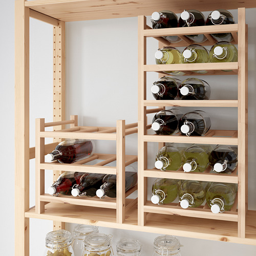 Estantería de madera con capacidad para 9 botellas de vino, con espacio para expansión.