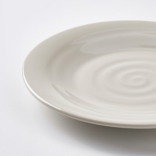 Plato blanco simple con superficie rústica y texturizada. Borde limpio y liso.