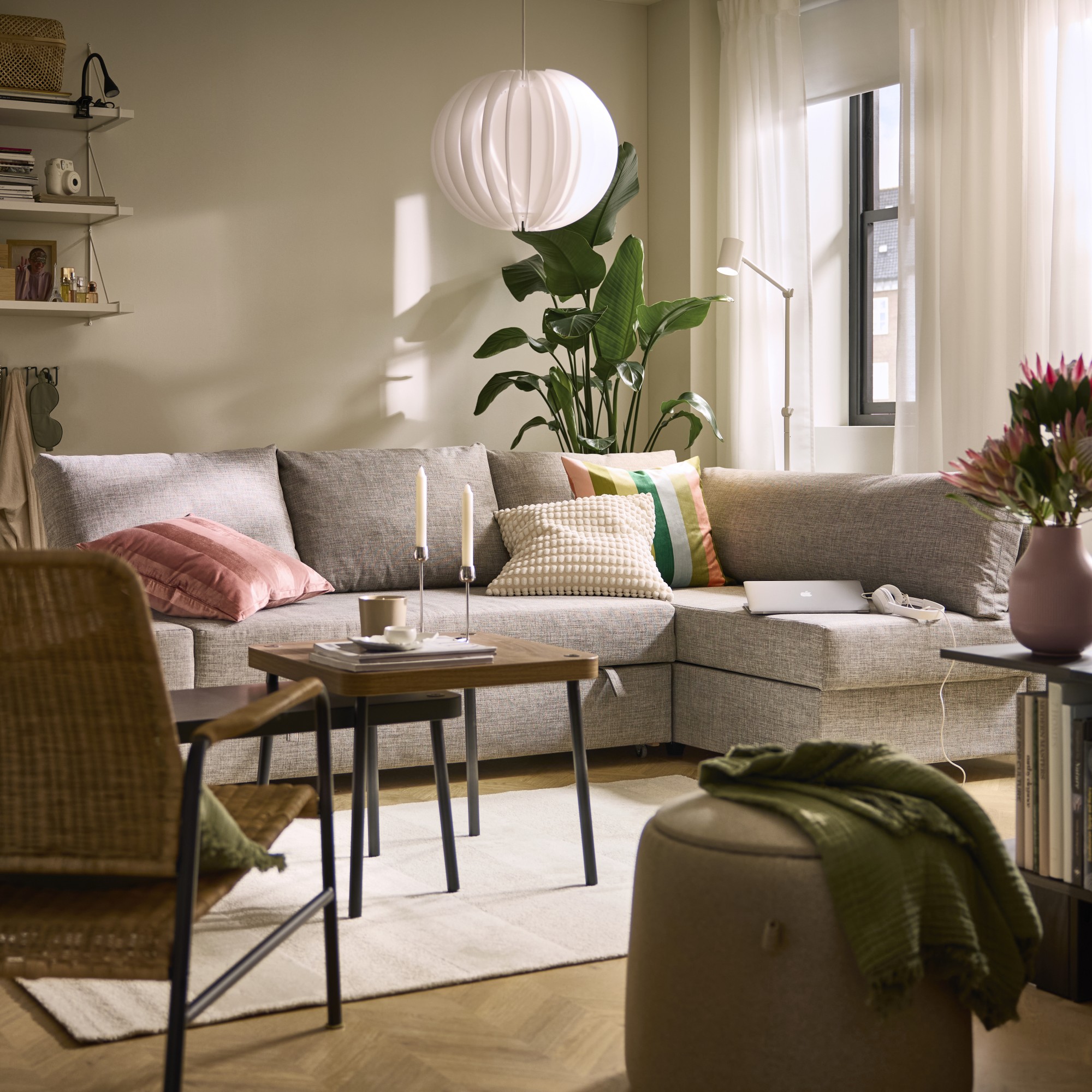 FRIHETEN / KLAGSHAMN, sofá cama 3 plazas con chaiselongue y colchoncillo. 4 de 9 abrir diálogo
