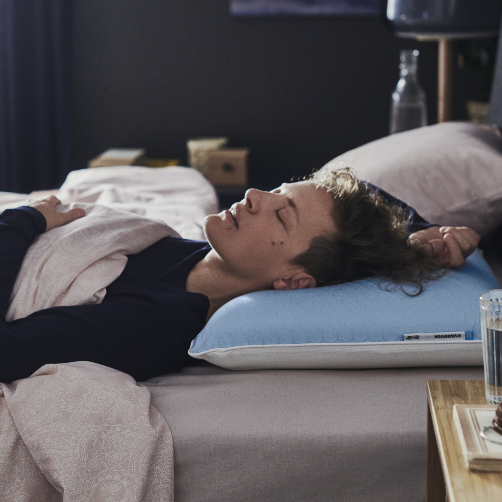 KVARNVEN, ergonomic pillow, side/back sleeper. 2 of 6 open dialog