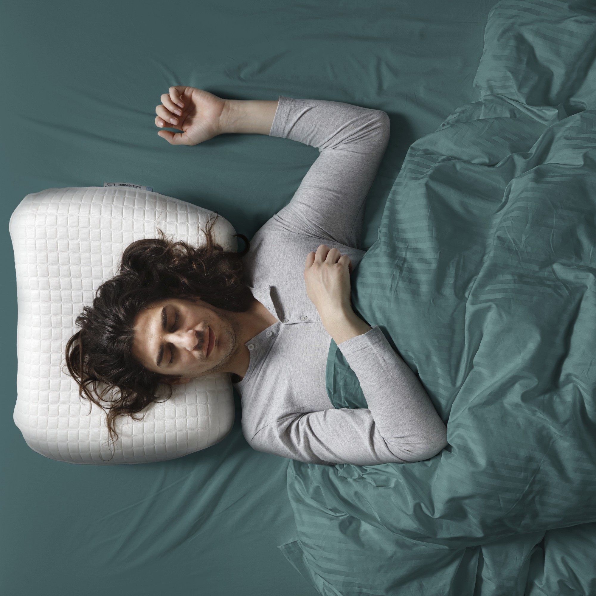 KLUBBSPORRE, ergonomic pillow, multi position. 2 of 7 open dialog