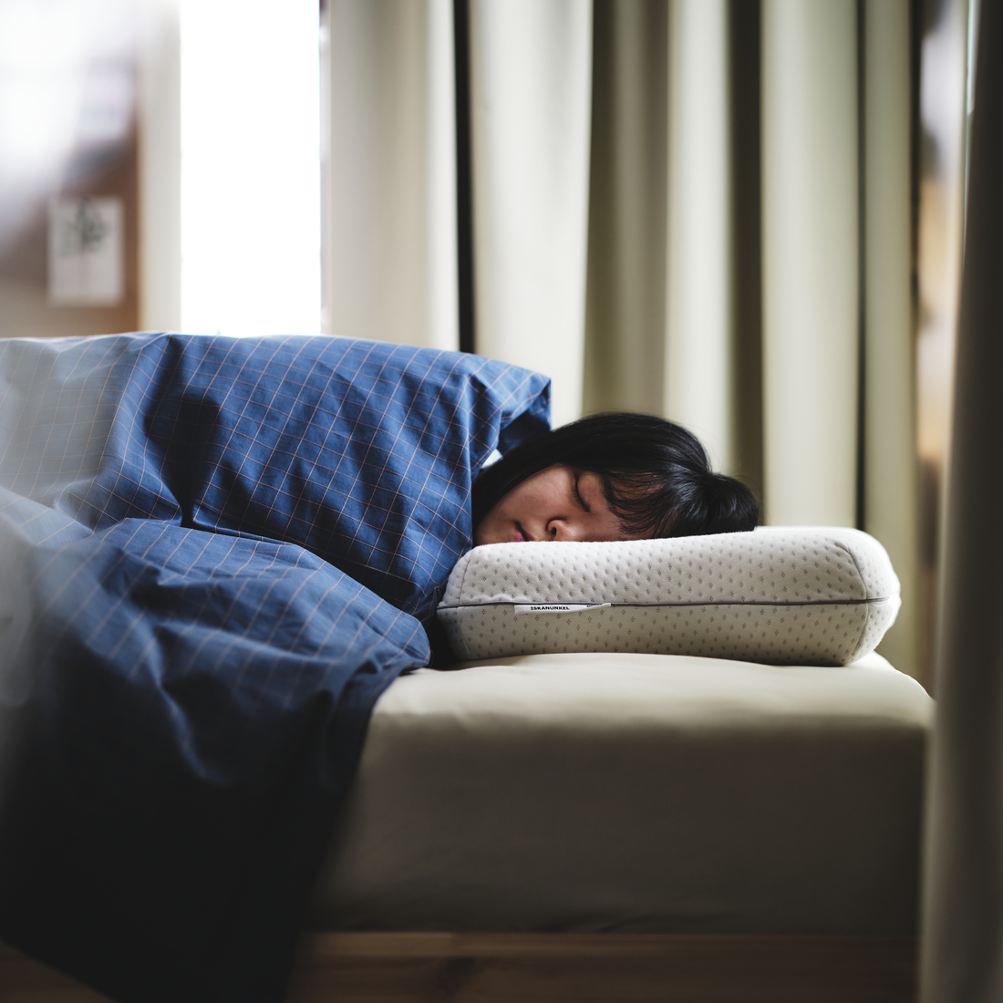 ISRANUNKEL, ergonomic pillow, multi position. 2 of 5 open dialog