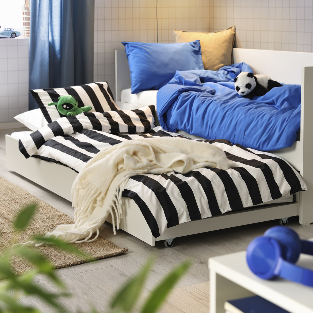 VIHALS, day-bed with trundle bed. 4 of 10 open dialog