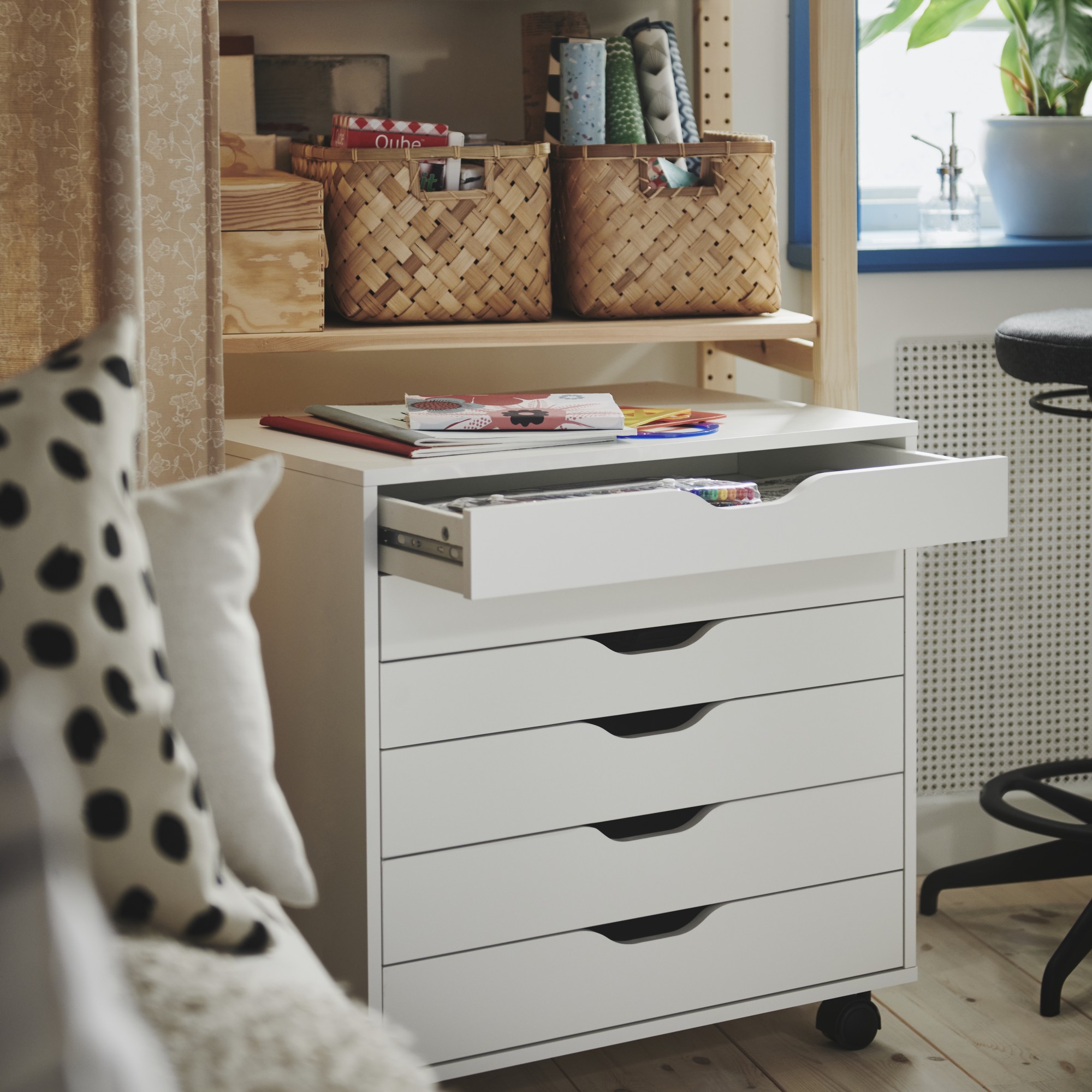 ALEX, 6-drawer filing cabinet with wheels. 4 of 8 open dialog