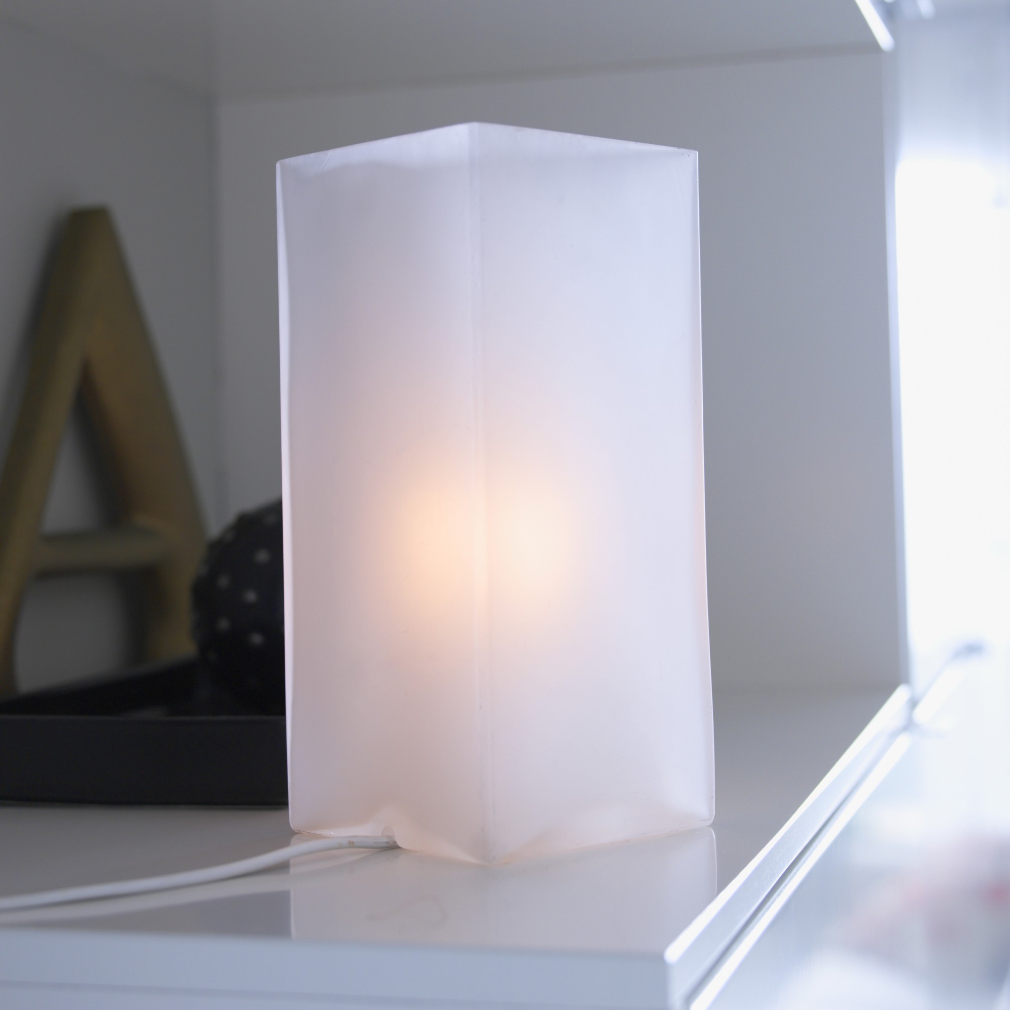 GRÖNÖ, lámpara de mesa. 2 de 2 abrir diálogo