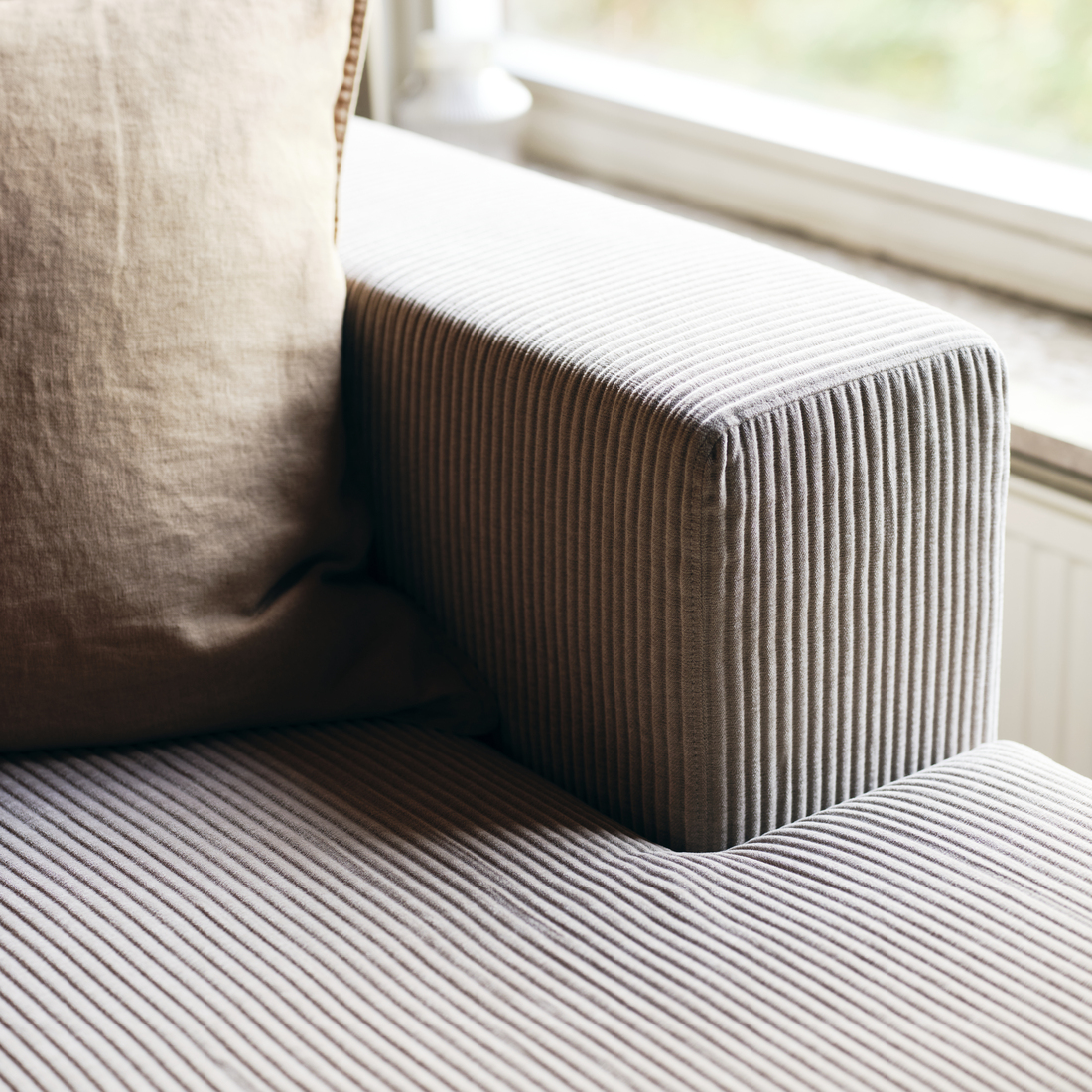 JÄTTEBO, sofá modular de 4,5 plazas con chaiselongue derecho. 4 de 9 abrir diálogo