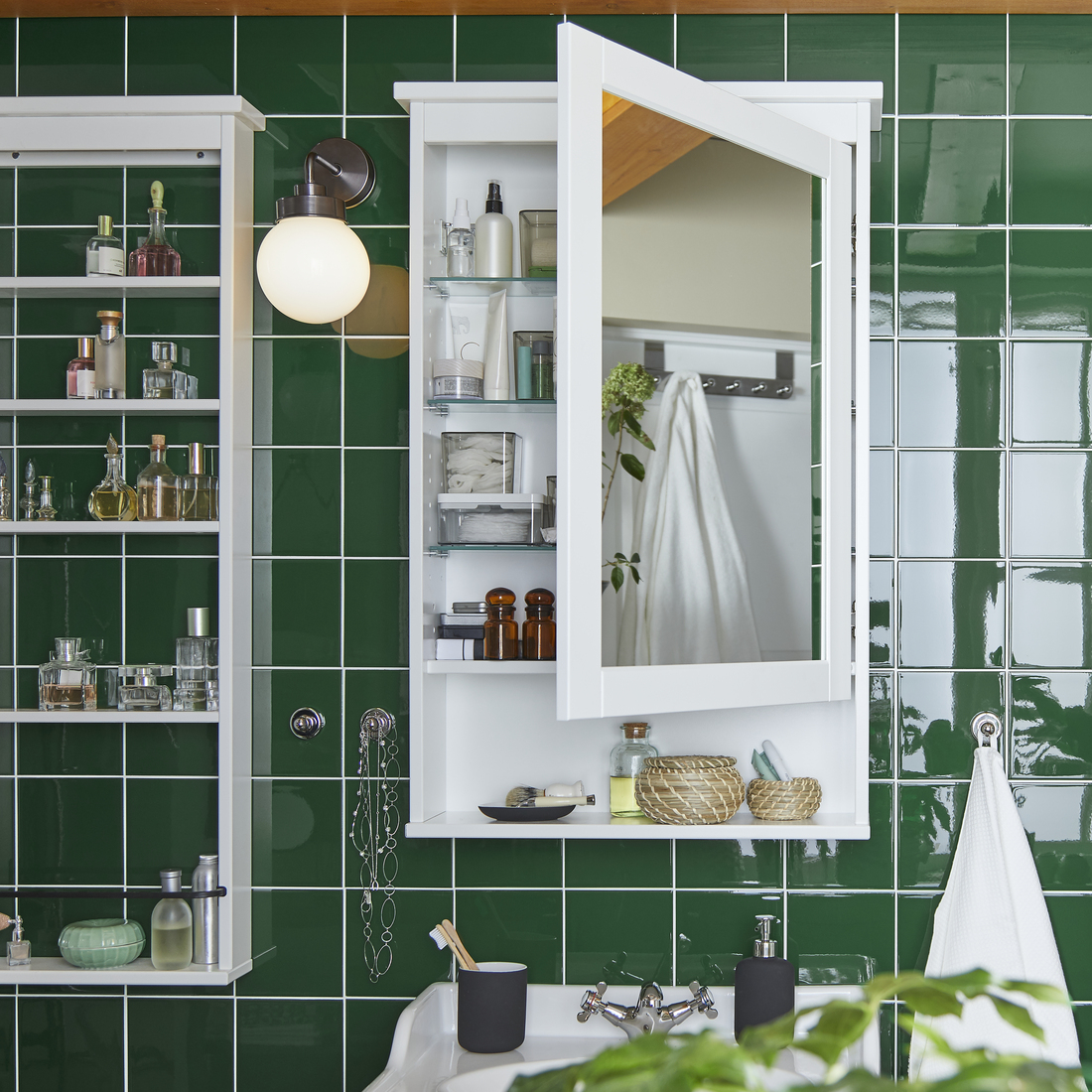 HEMNES, armario con espejo, 1 puerta. 2 de 4 abrir diálogo