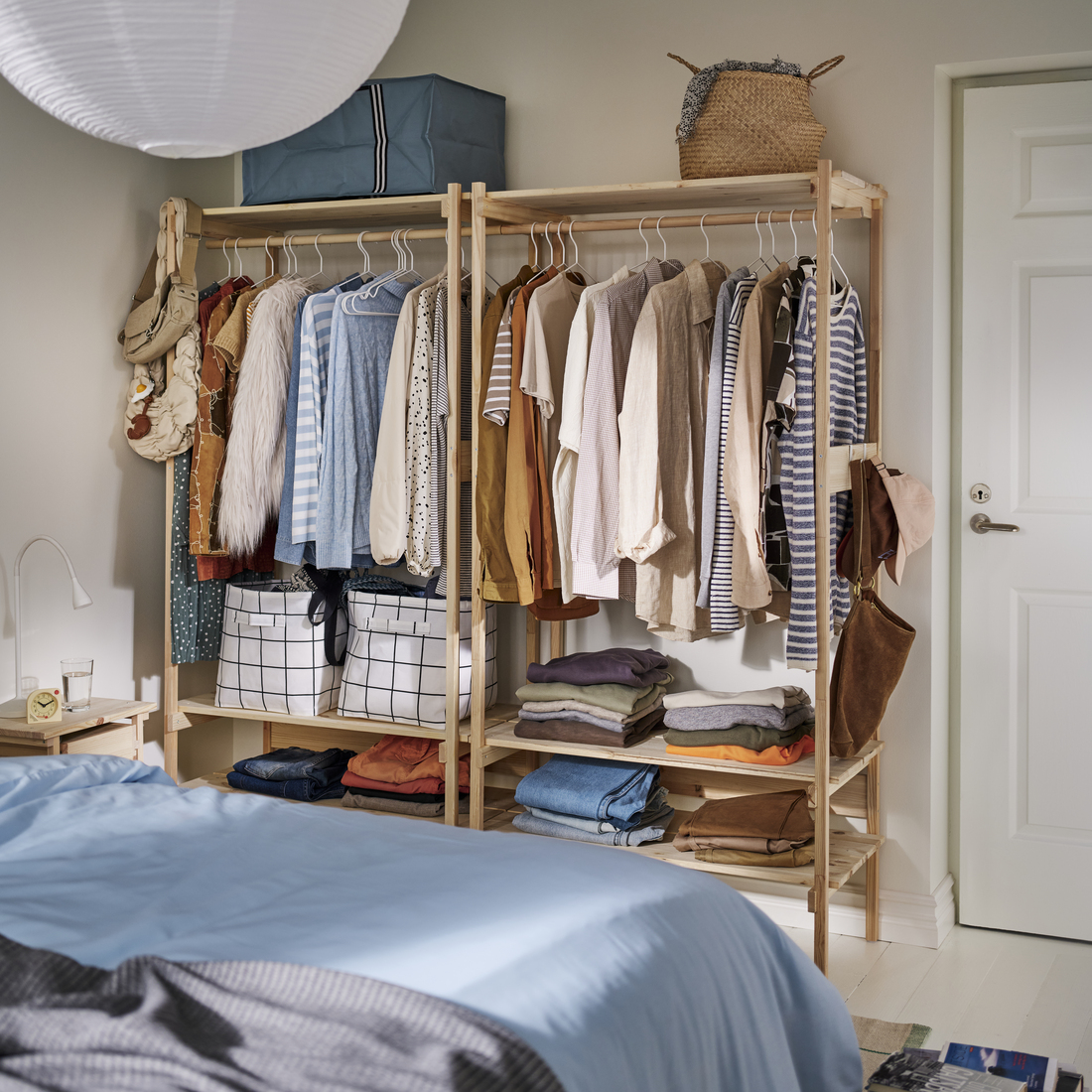 KRONÖREN, open wardrobe. 4 of 9 open dialog