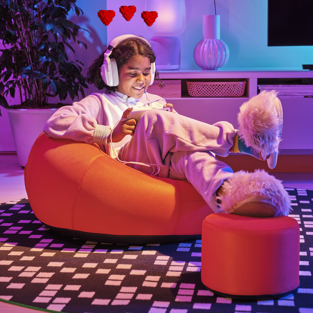 BRÄNNBOLL, inflatable gaming lounge chair. 2 of 6 open dialog