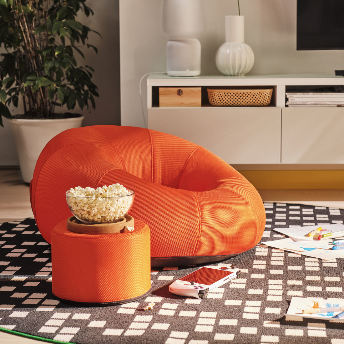 BRÄNNBOLL, inflatable gaming lounge chair. 4 of 6 open dialog