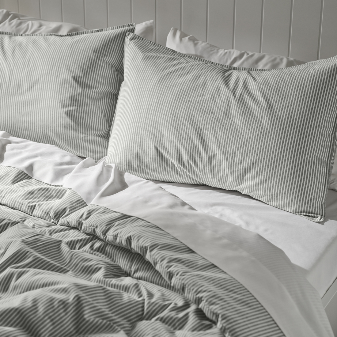 SOLFIBBLA, comforter set. 3 of 4 open dialog