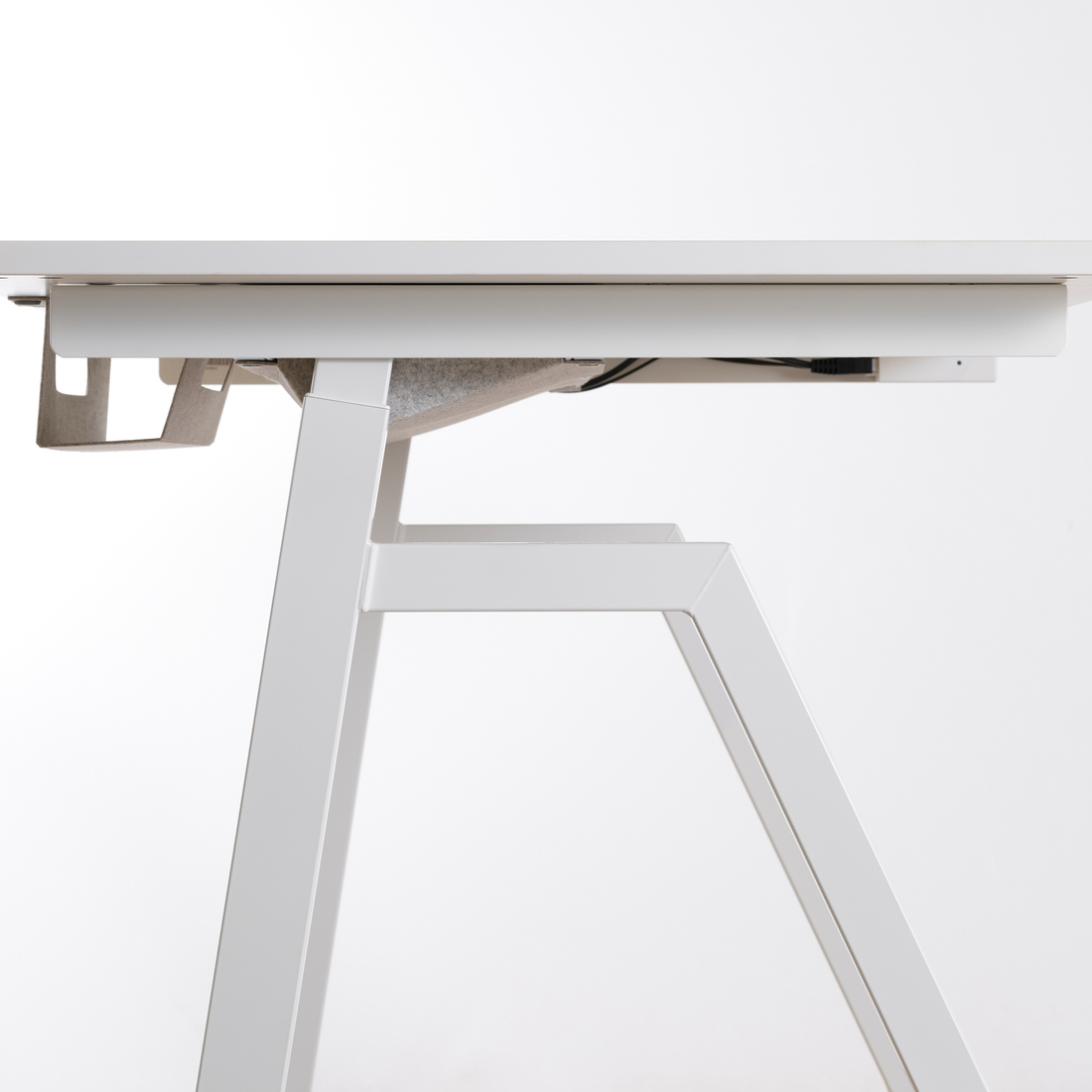 TROTTEN / MARKUS, escritorio y silla. 2 de 5 abrir diálogo