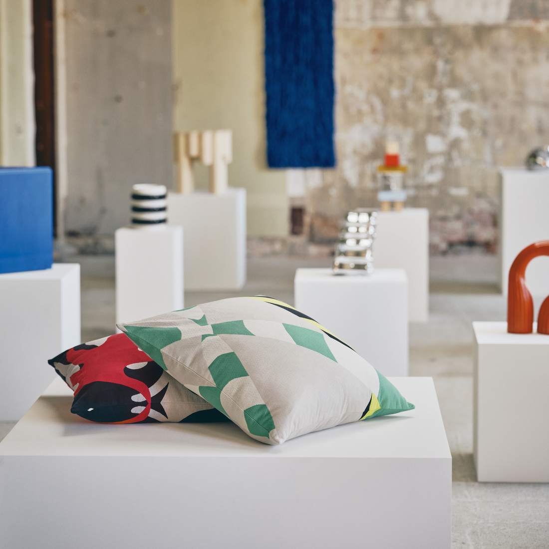KONSTRUNDA, cushion cover. 2 of 5 open dialog