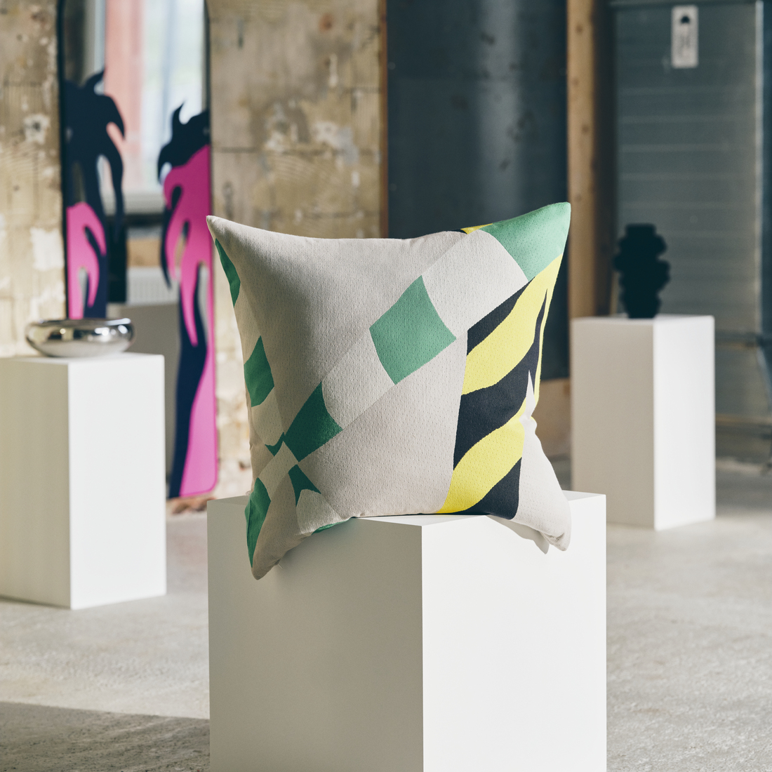 KONSTRUNDA, cushion cover. 3 of 5 open dialog