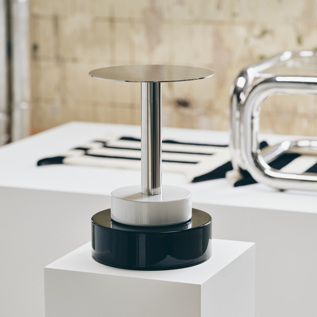 KONSTRUNDA, side table. 2 of 5 open dialog