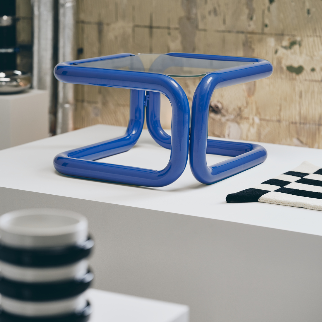 KONSTRUNDA, side table. 2 of 4 open dialog