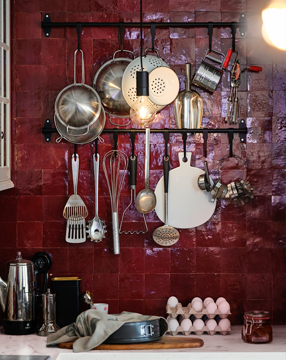 Functional kitchen wall with HULTARP rail and hooks, KORKEN jar, GRUNKA utensils, IDEALISK strainers, and FASCINERA boards.