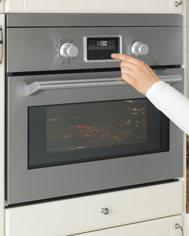 horno microondas y un horno de aire forzado