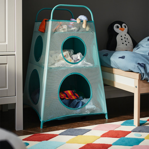Storage with TIGERFINK compartments, a SNIGLAR bed to the left, a SUNDVIK wardrobe, and a BUSENKEL rug.