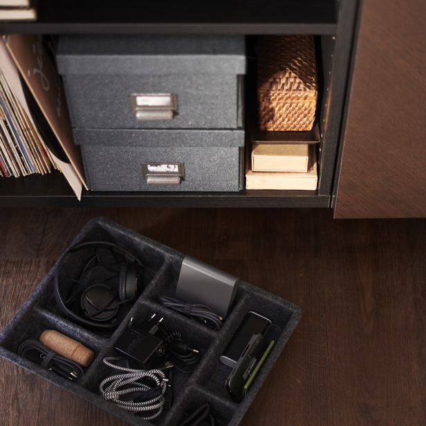 Storage box with lid