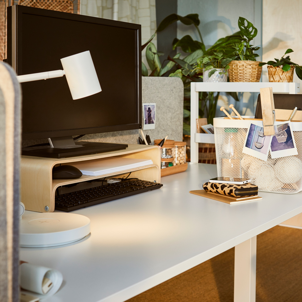 Escritorio, ordenador y espacio de trabajo