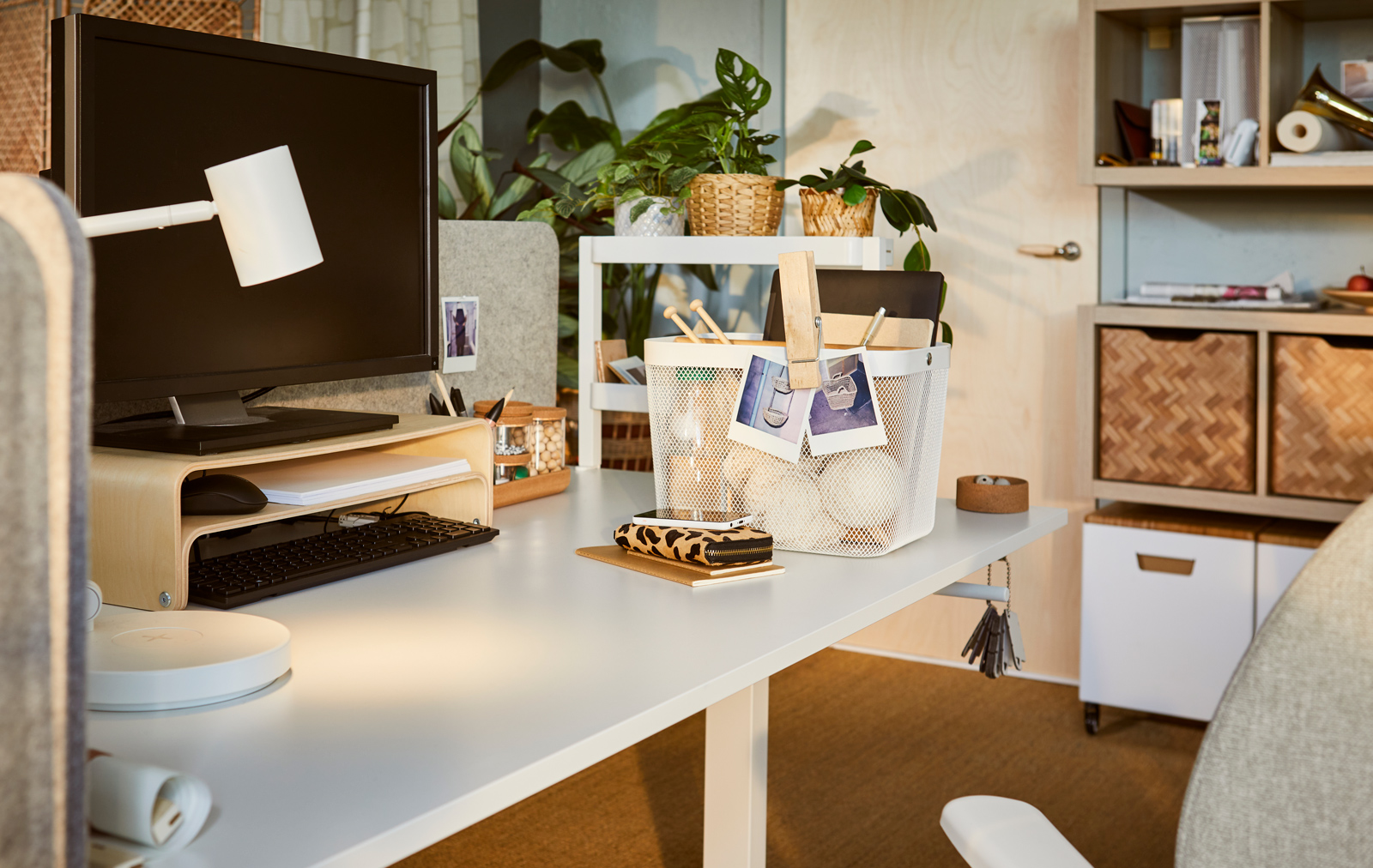 Escritorio, ordenador y espacio de trabajo