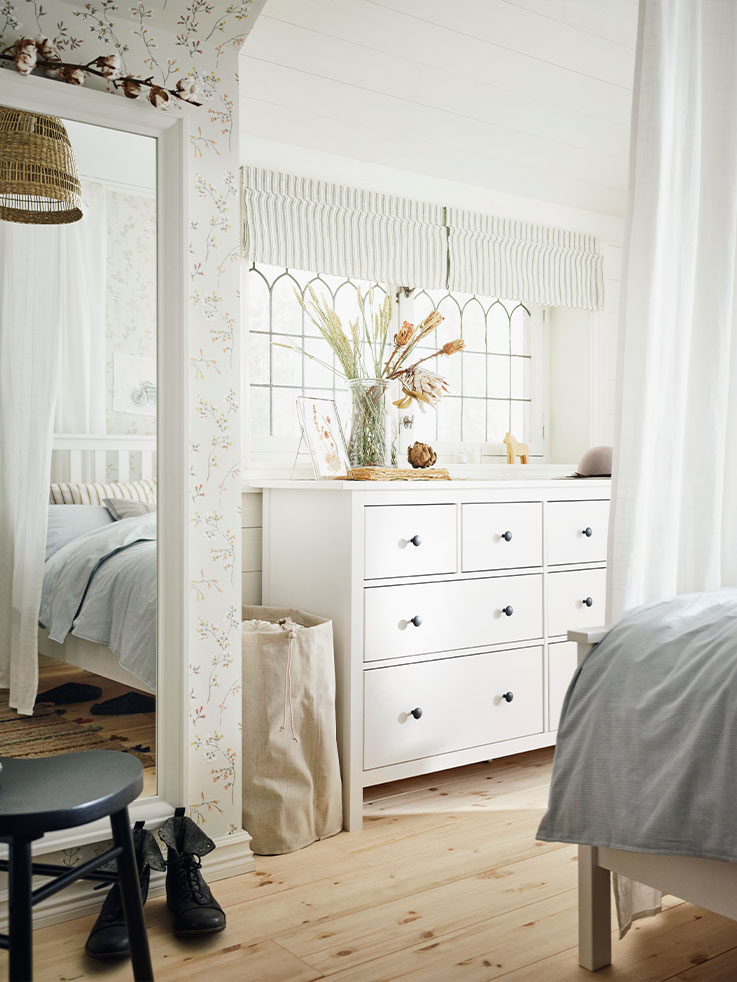 HEMNES Chest of drawers, horizontal, 8 drawers, white stain