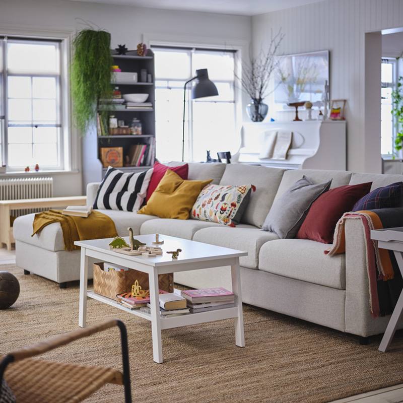 4-seat sofa with chaiselongue and wide armrests
