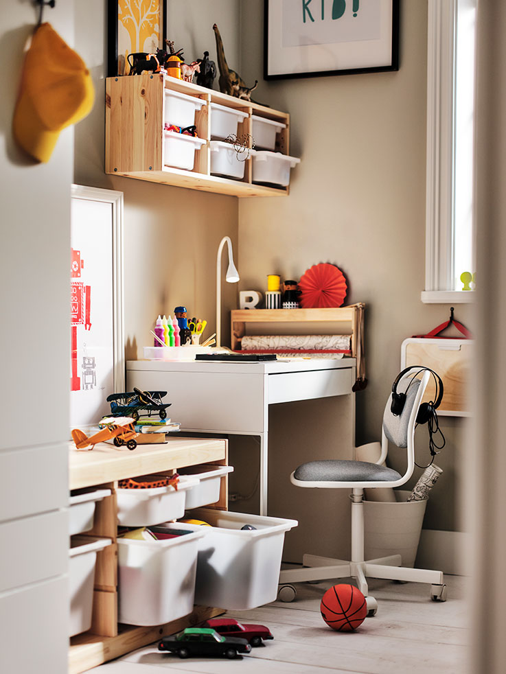 Desk on the study zone