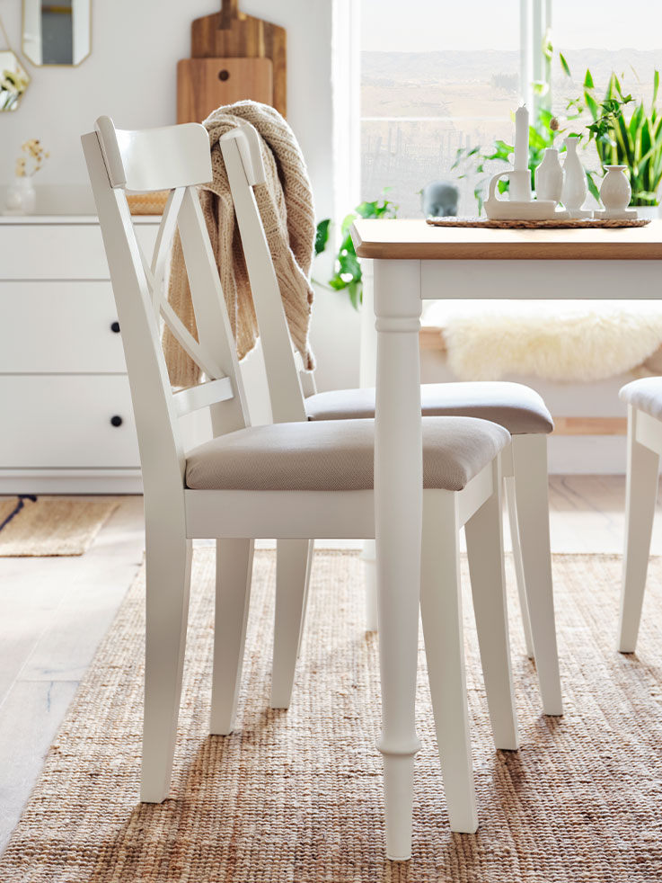 Sillas con madera maciza y fundas lavables a máquina