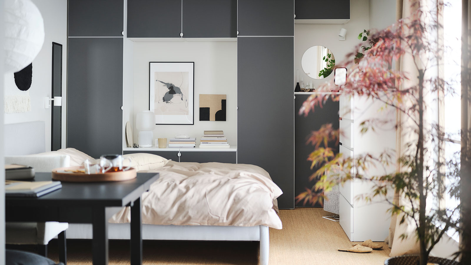 Dormitorio con un espacio sereno