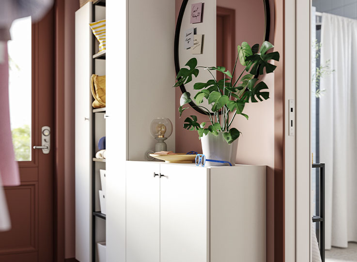 A bathroom with ENHET wall storage, ENHET tall cabinet, and ENHET washbasin base cabinet.