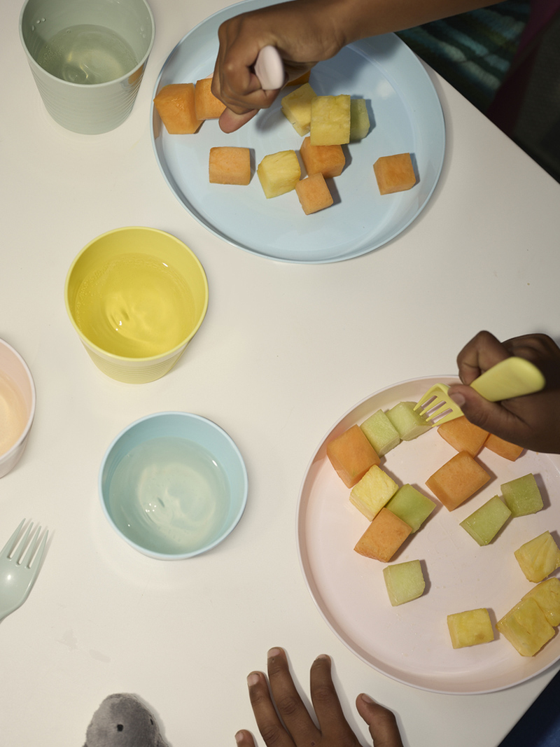 Juego de cubiertos y platos