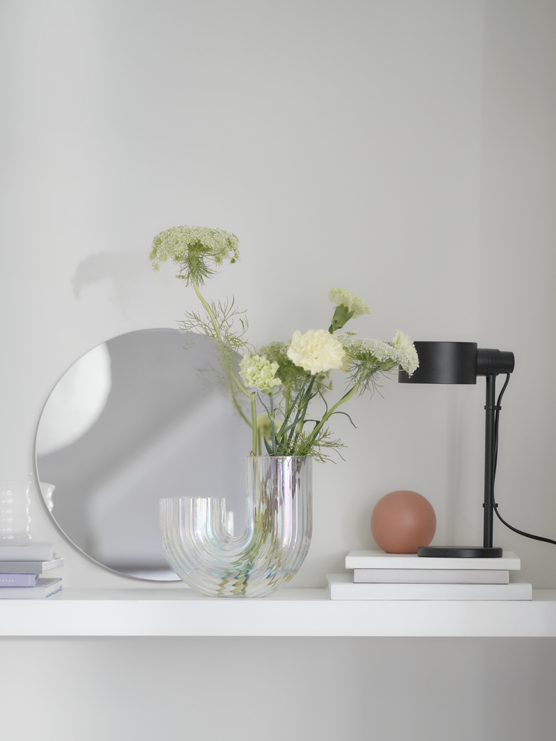 Shelving unit with a RÄFFELBJÖRK vase and a BLÅSER mirror.