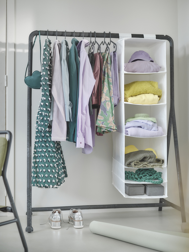 TURBO clothes rack and SKUBB organizer with 6 compartments.