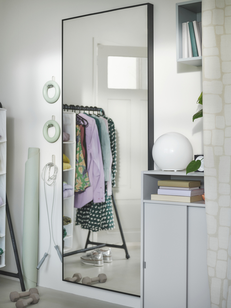 HOVET mirror and SPIKSMED cabinet, alongside a FADO table lamp.
