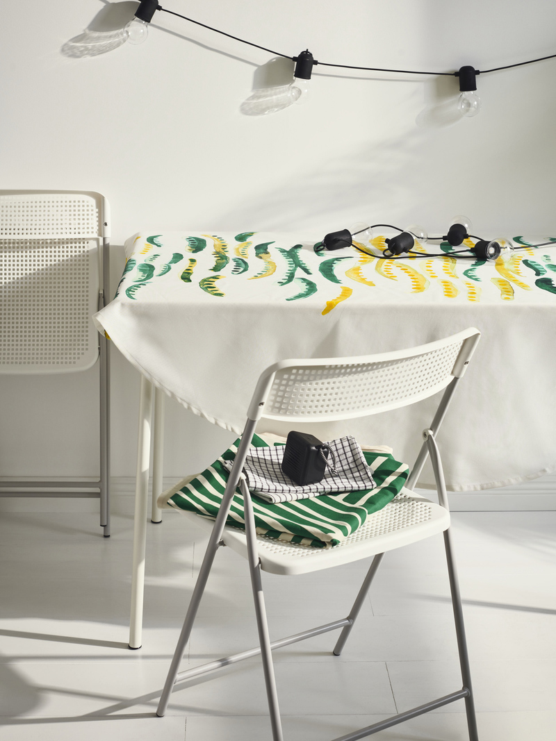 table and chairs