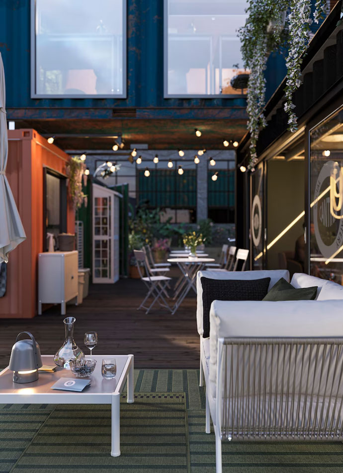 Oasis urbano cálido con elementos naturales, combinaciones vibrantes de colores e iluminación cautivadora