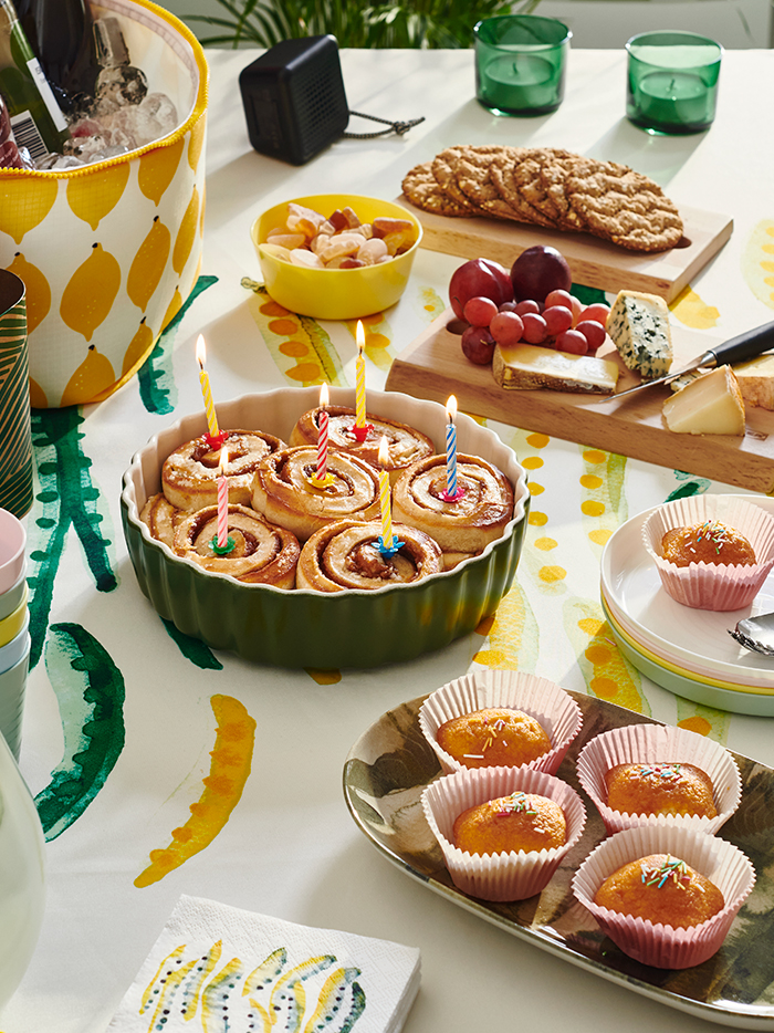 Arrangements and candies for children's party
