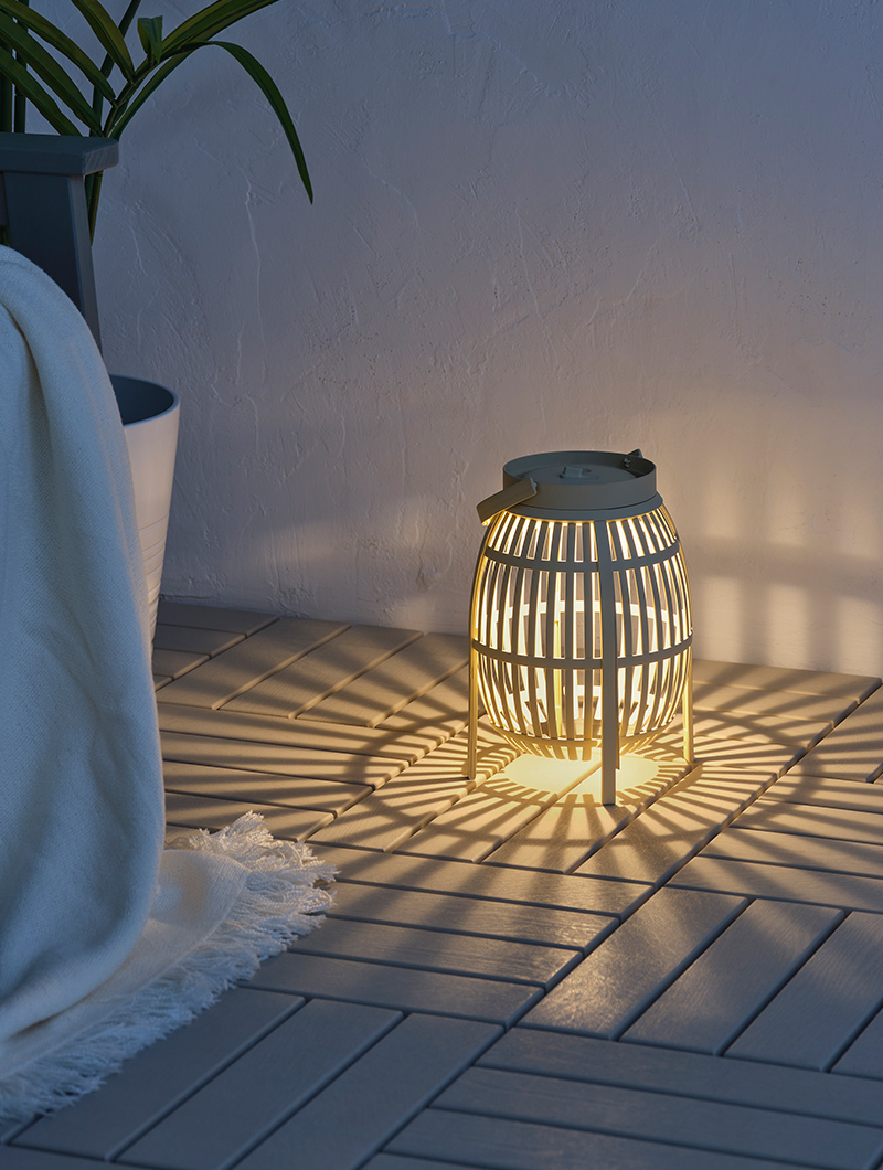 Woven outdoor lamp