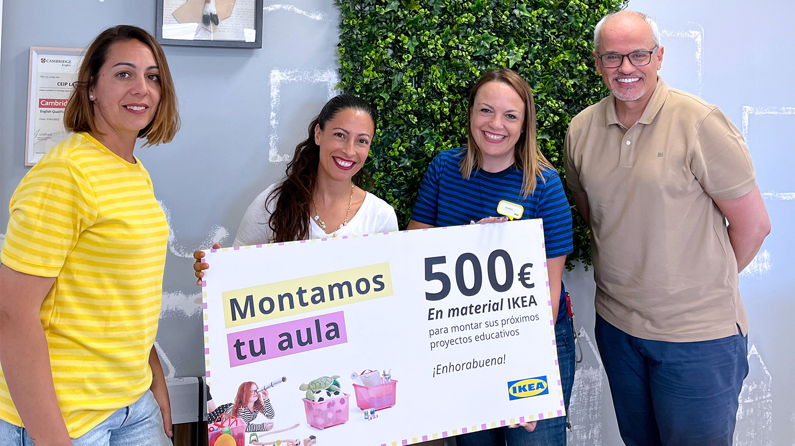 Acto de entrega del material por parte de IKEA