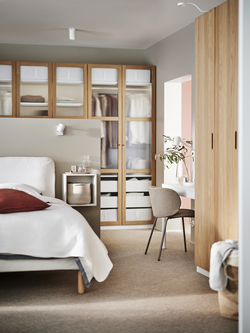 Dormitorio con escritorio 