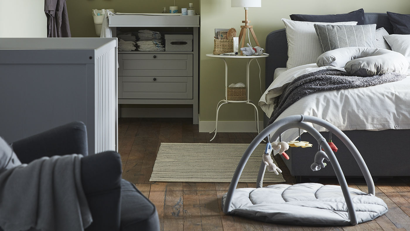 un montón de ideas de regalo prácticas y divertidas para bebés y padres