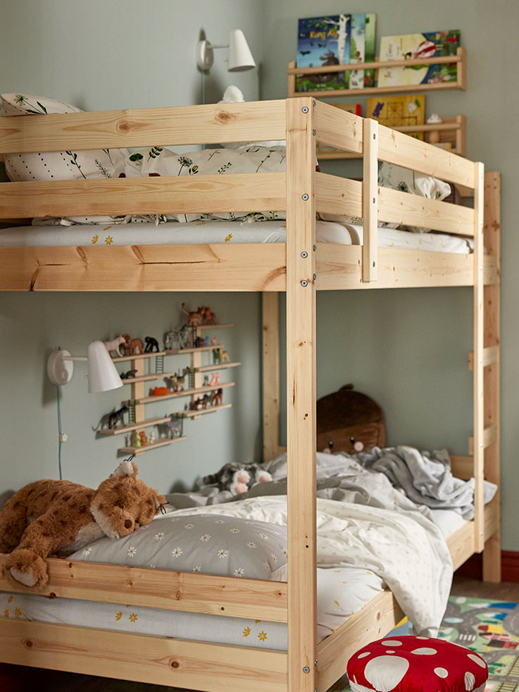  Children's room with a MYDAL bunk bed next to a SKOGSDUVA stool cover.