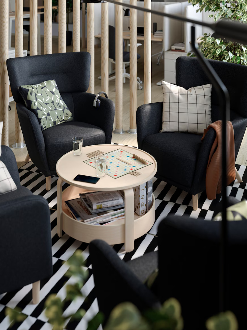 Coffee table and dark armchairs