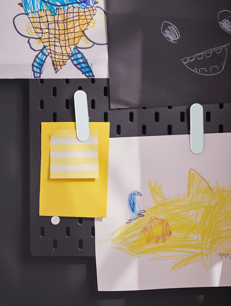  Papers on a black SKÅDIS board.