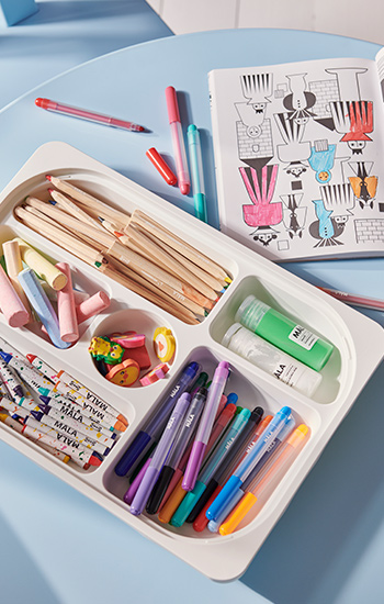  A Drawing set on a MAMMUT children's table