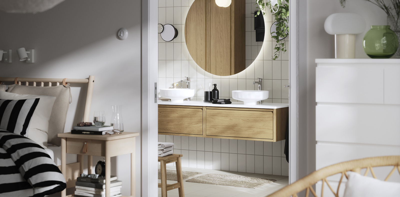 An open bathroom with a FAXÄLVEN mirror with lighting and  ÄNGSJÖN sink cabinet placed in it