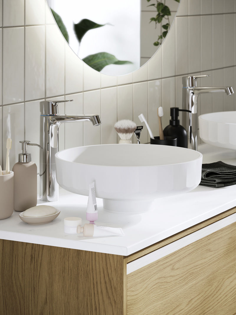 A LERSJÖN countertop sink/BROGRUND bath faucet on a ÄNGSJÖN sink cabinet